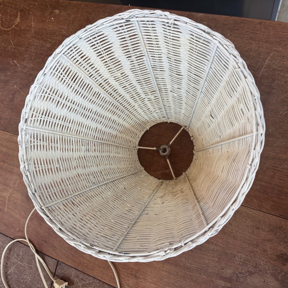 Vintage Wicker Table‎ Lamp with Shade Coastal Cottagecore Home Decor WORKS - Picture 3 of 14